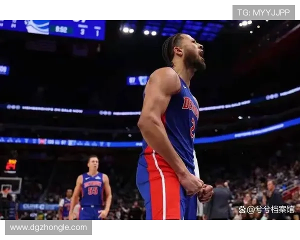 24号秀克利福德精彩拉杆上篮戏耍里夫斯技惊全场掀起球迷欢呼热潮